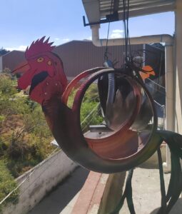Decoración-reciclaje-llanta-gallo-grupolcd